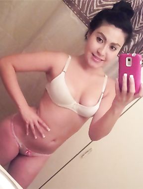 Naked mirror selfies of spicy brunette